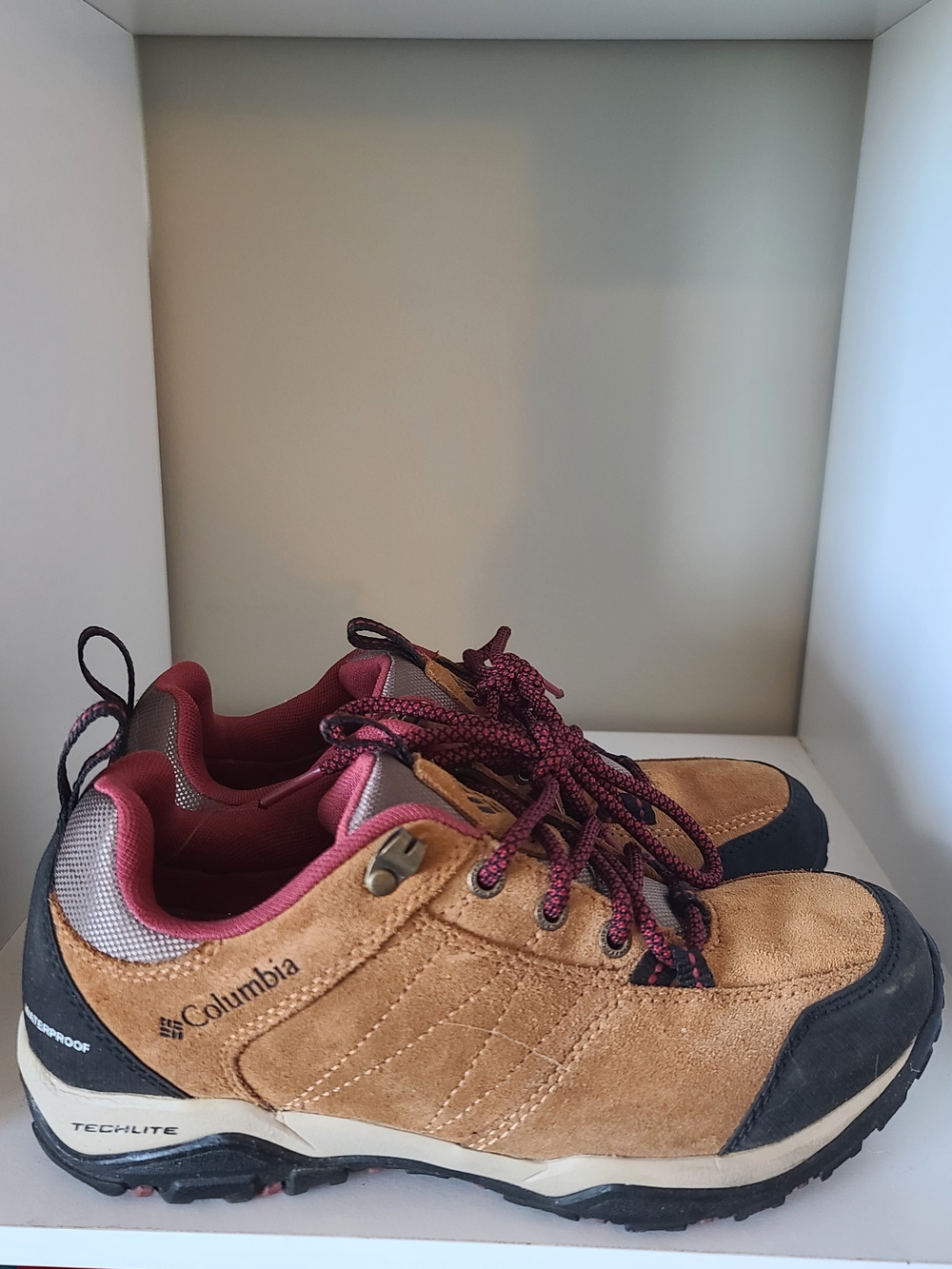 Columbia Brown Tan and Burgundy Women's Athletic Hiking Shoes